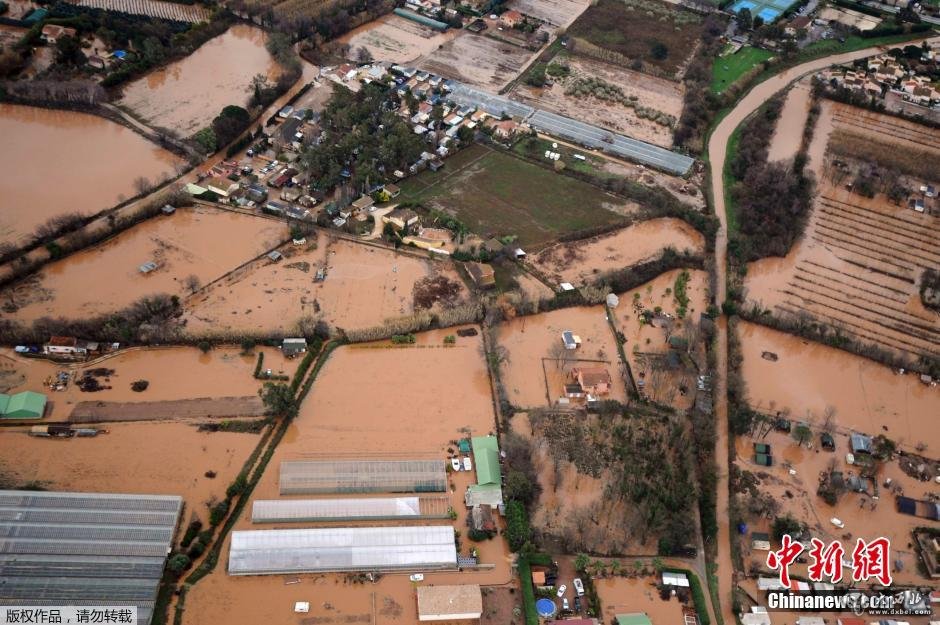 法国洪水泛滥 致多人死亡4000家庭断电（高清组图）