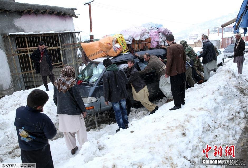 阿富汗暴雪引发雪崩 已致124人死亡