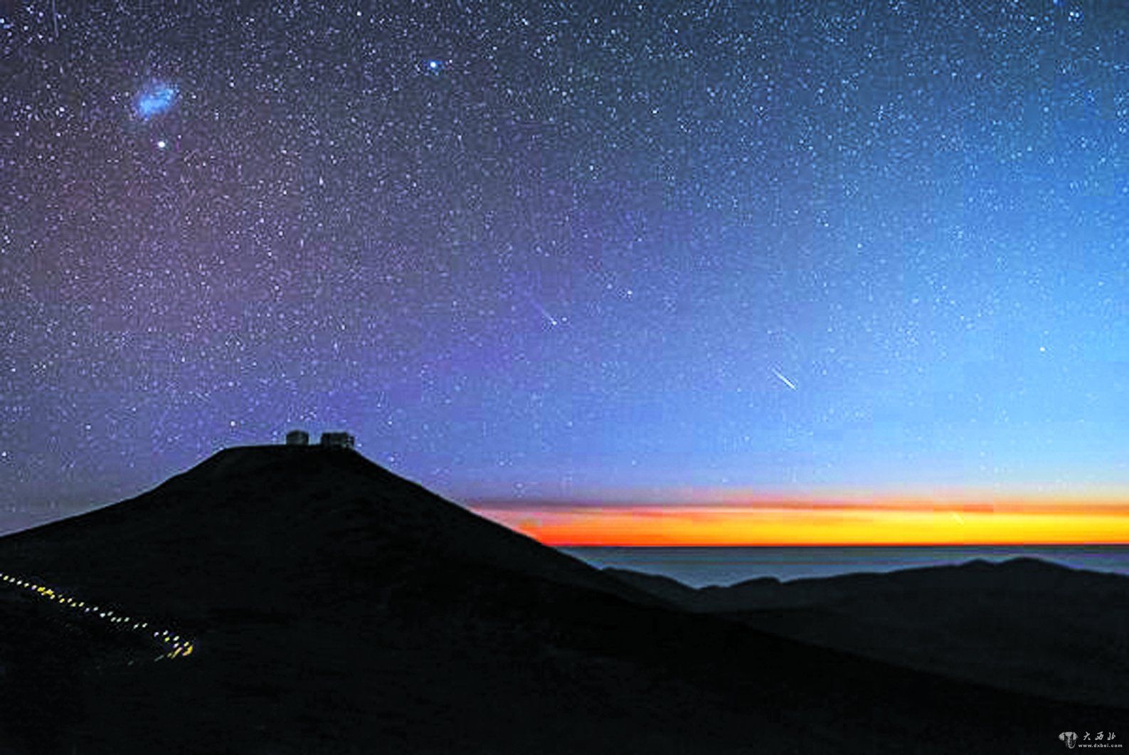 双彗星闪耀天空