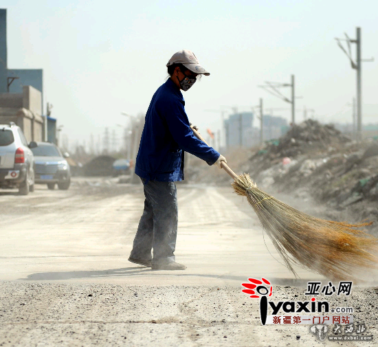 乌鲁木齐市宁波街南一巷市民家住混凝土搅拌站旁不敢开窗