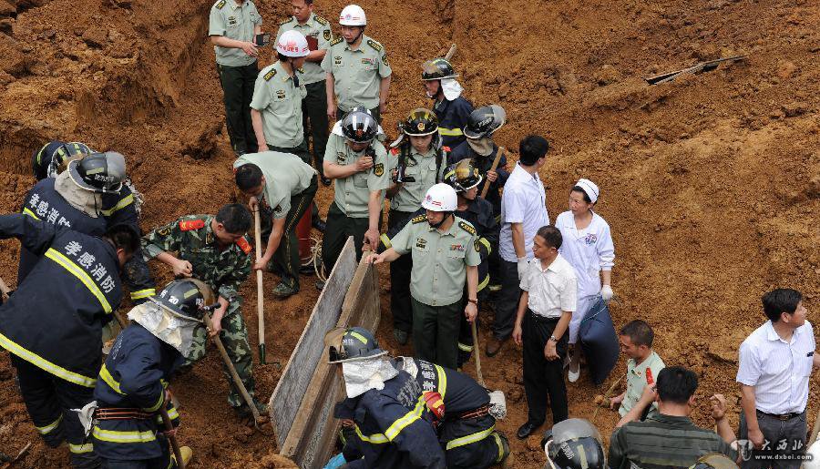 湖北安陆一工地坍塌 1名工人3名消防战士不幸遇难