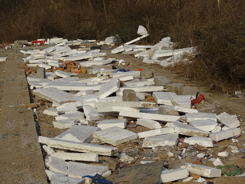 彩钢房拆了留下遍地垃圾