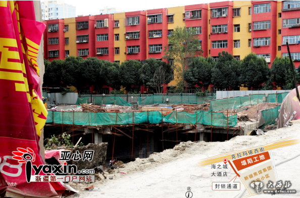 乌鲁木齐市克西街一建筑工地塌陷工地 附近居民出行受阻