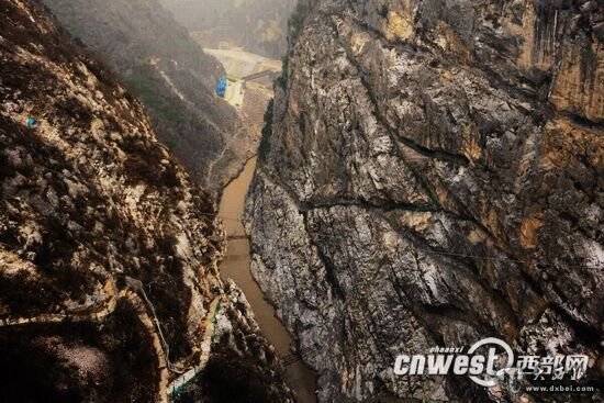 高峡出平湖