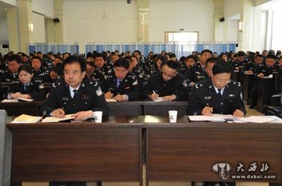 警方邀请博导作“两学一做”报告