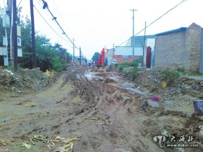 坑坑洼洼的道路