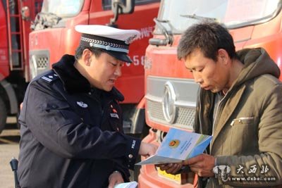 东岗交警深入物流园开展机动车限行宣传