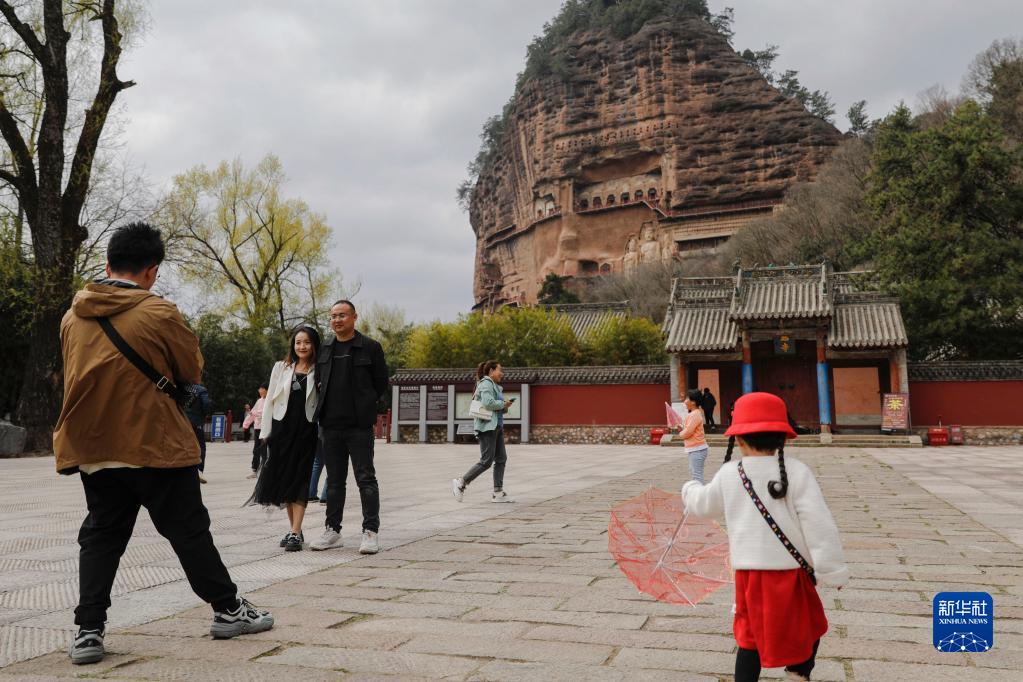 麦积山石窟旅游人气旺